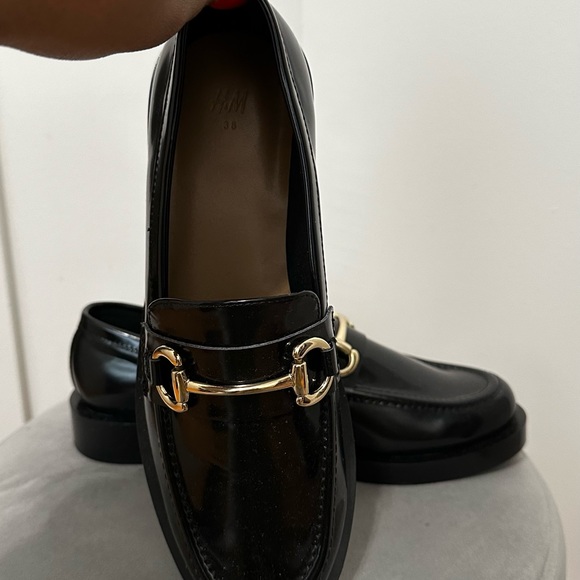 Black loafers with Gold hardware H&M - Picture 4 of 4